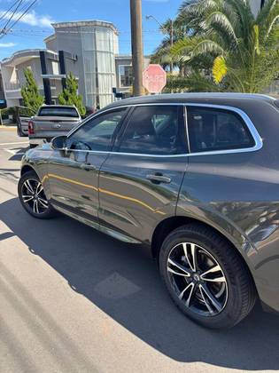 VOLVO XC60 2.0 D5 DIESEL MOMENTUM AWD GEARTRONIC